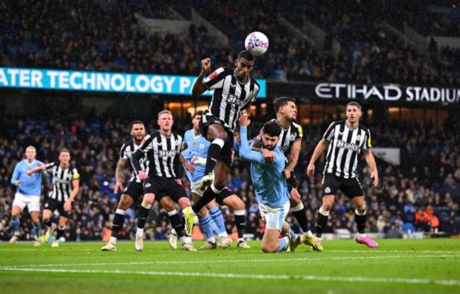 Paul Merson nhan dinh tran Newcastle vs Man City