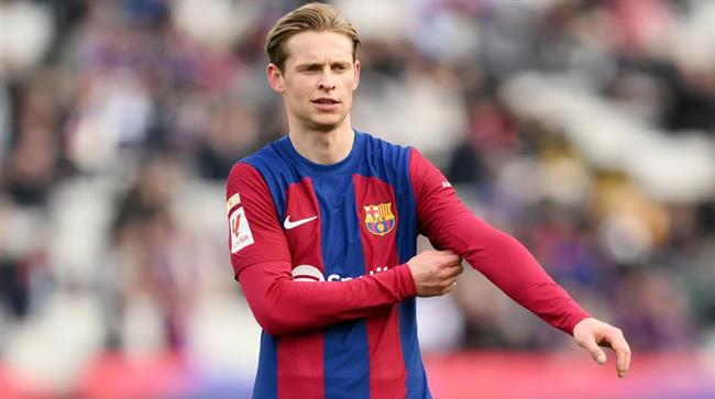 Frenkie De Jong khong da phut nao truoc Sevilla.