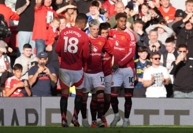 Marcus Rashford duoc khen ngoi sau tran thang Brentford.