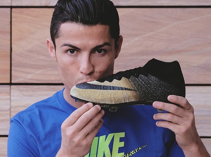 May mà Nike vẫn còn giữ chân được Cristiano Ronaldo