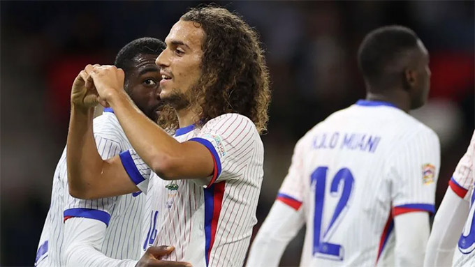 Guendouzi ăn mừng bàn thắng trước Israel