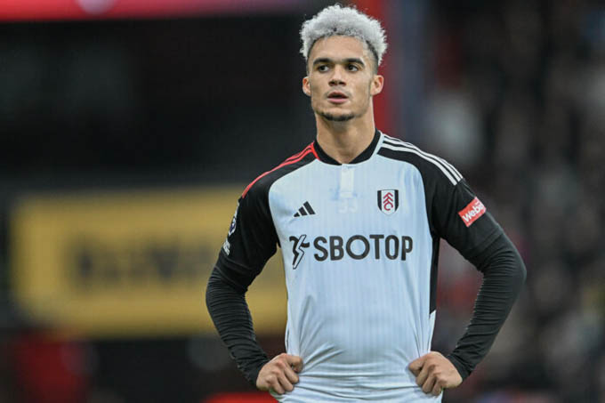 3. Antonee Robinson- 25: Có thể nói, ngôi sao thuộc biên chế Fulham là cầu thủ người Mỹ nổi bật nhất ở Premier League hiện tại. Những CLB như MU, Arsenal đều đang quan tâm tới anh.