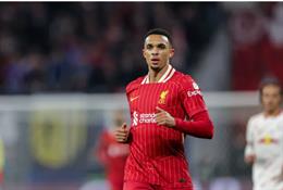 Liverpool gặp khó trong việc gia hạn với Alexander-Arnold