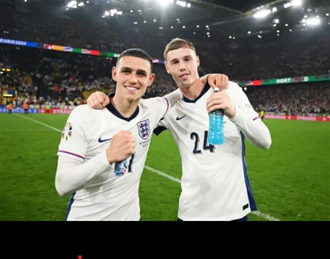 Cole Palmer co the gioi hon Phil Foden