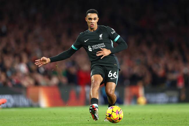 Trent Alexander-Arnold trong mau ao Liverpool.