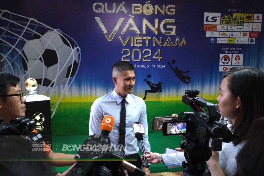 Khoi dong Qua bong vang 2024