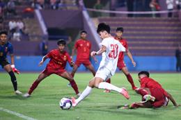 Người hùng U17 Việt Nam rời sân ngay khi ghi bàn