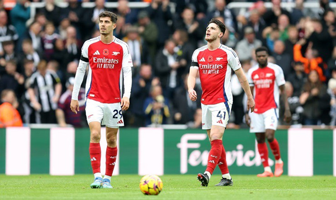 Arsenal đang trả giá từ việc chủ quan ở phiên chợ hè