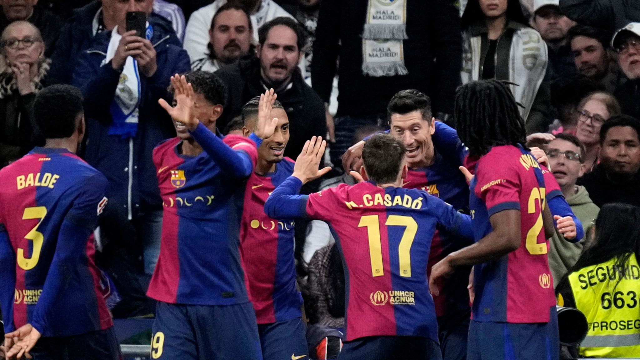 Barca đang cho thấy một điều rằng dù nợ nần chồng chất nhưng họ chơi vẫn rất chất