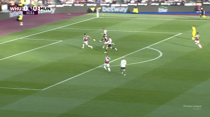 Anh tung ra cú dứt điểm khi hậu vệ West Ham chưa kịp lùi về