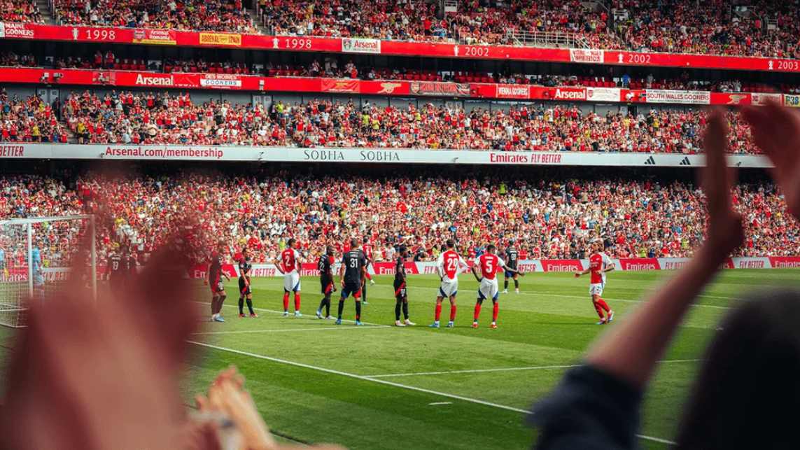 Giá vé tăng cao, doanh thu ngày thi đấu và thực trạng chung của các đội bóng tại Premier league 2