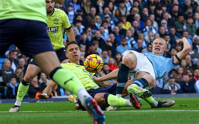 Haaland ghi bàn sớm, nhưng Man City vẫn chỉ thắng 1-0