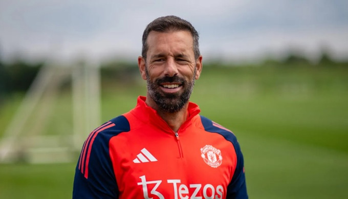 Van Nistelrooy gửi tâm thư tạm biệt Ten Hag và thúc giục cầu thủ MU đoàn kết chiến đấu