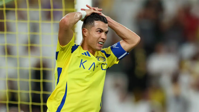 Ronaldo đá hỏng phạt đền khiến Al Nassr bị loại