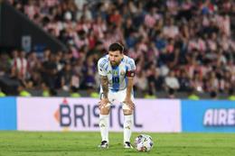 Lionel Messi bất lực, Argentina gục ngã