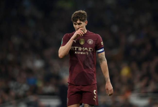 John Stones khong xuat hien o buoi tap moi nhat cua Man City.