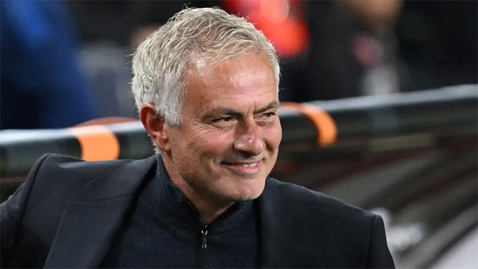 Mourinho sẵn sàng trở lại Anh nếu được liên hệ