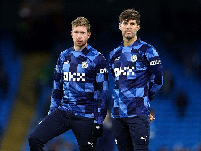 De Bruyne và John Stones trở lại tập luyện